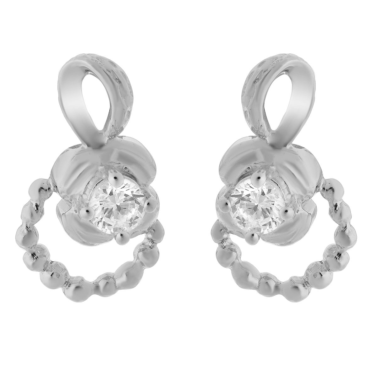 Funkelnde silberne Ohrstecker im Blumendesign