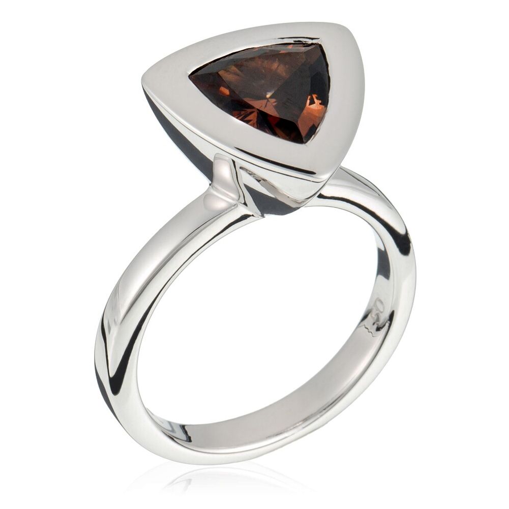 Moderner Ring mit Trillionschliff-Edelstein