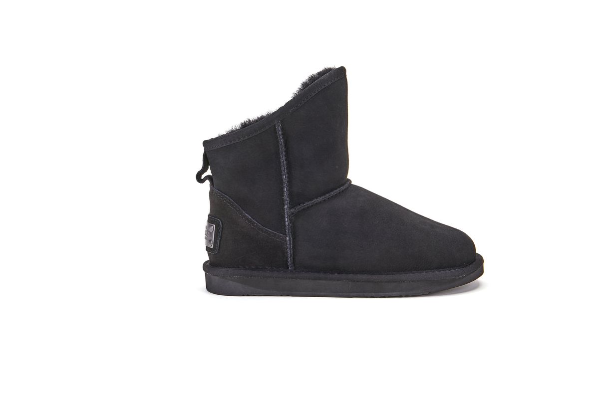 Kurze asymmetrische Lammfellstiefel