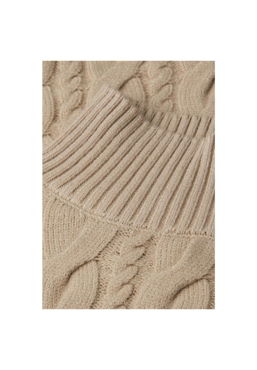 Klassischer Rollkragenpullover mit Zopfmuster