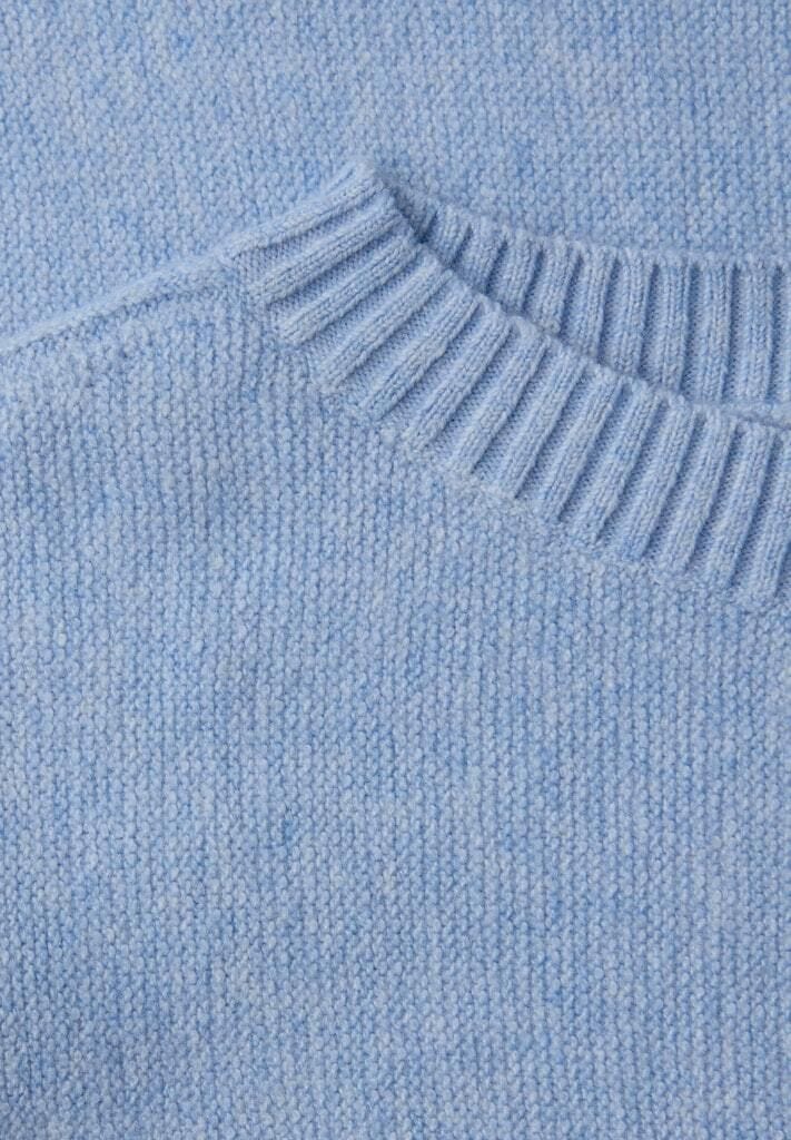 Feinstrickpullover mit U-Boot-Ausschnitt
