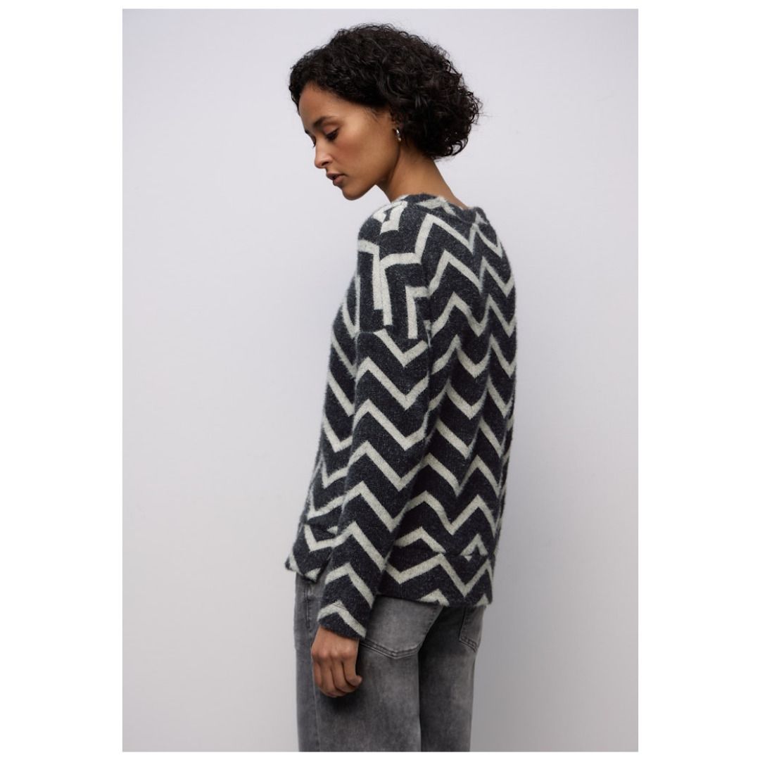 Flauschiger Pullover mit Zickzack-Muster