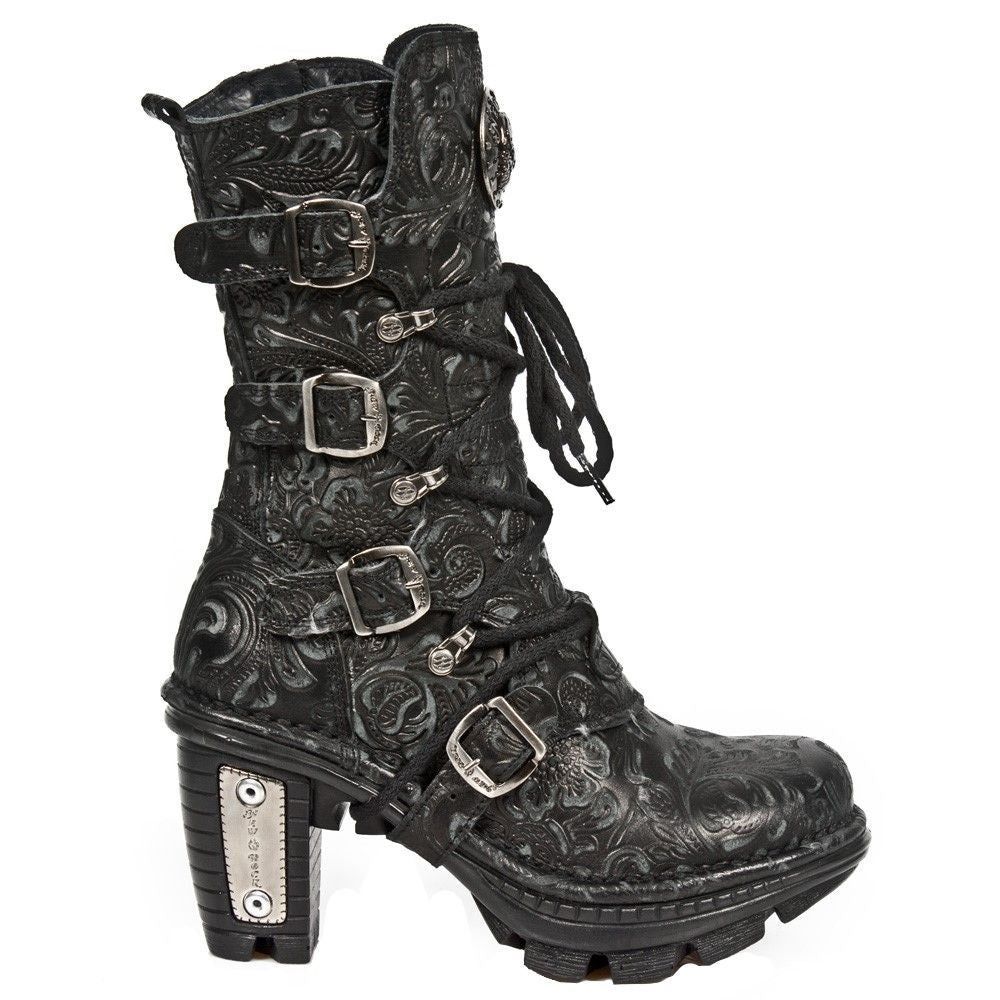 Gothic-Stiefel mit Blumenprägung und Schnallen