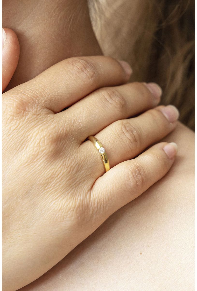 Eleganter Ring in Spannring-Optik