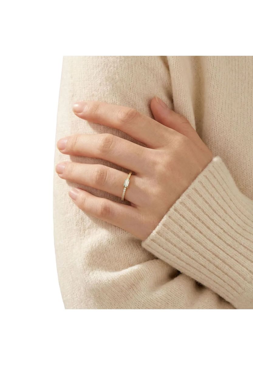 Eleganter Ring mit Baguette-Zirkonia