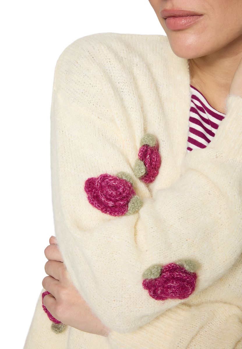 Oversize-Strickjacke mit 3D-Blüten