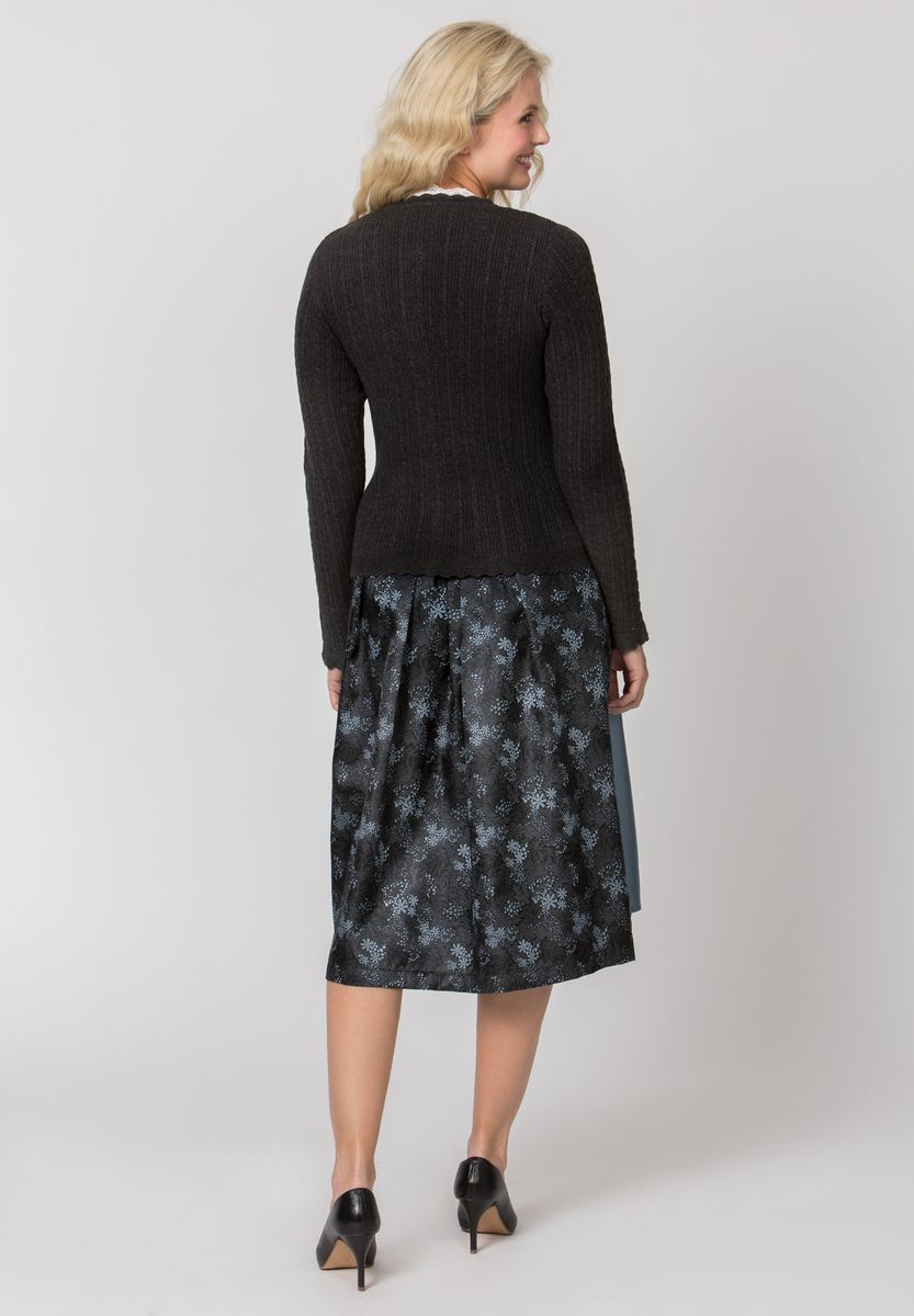 Traditionelle taillierte Strickjacke mit Zopfmuster
