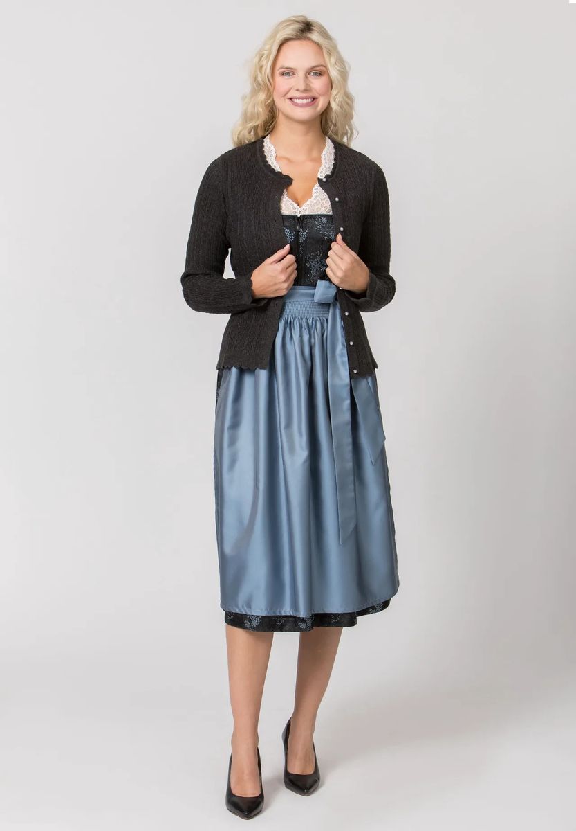 Traditionelle taillierte Strickjacke mit Zopfmuster