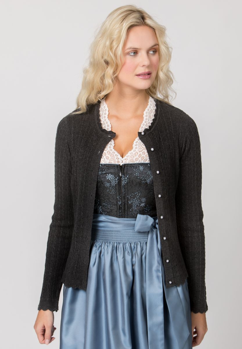 Traditionelle taillierte Strickjacke mit Zopfmuster