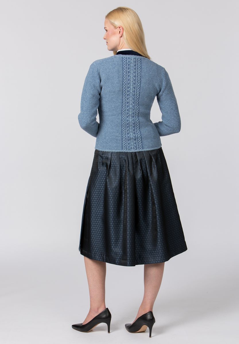 Klassische Strickjacke mit Zopfmuster