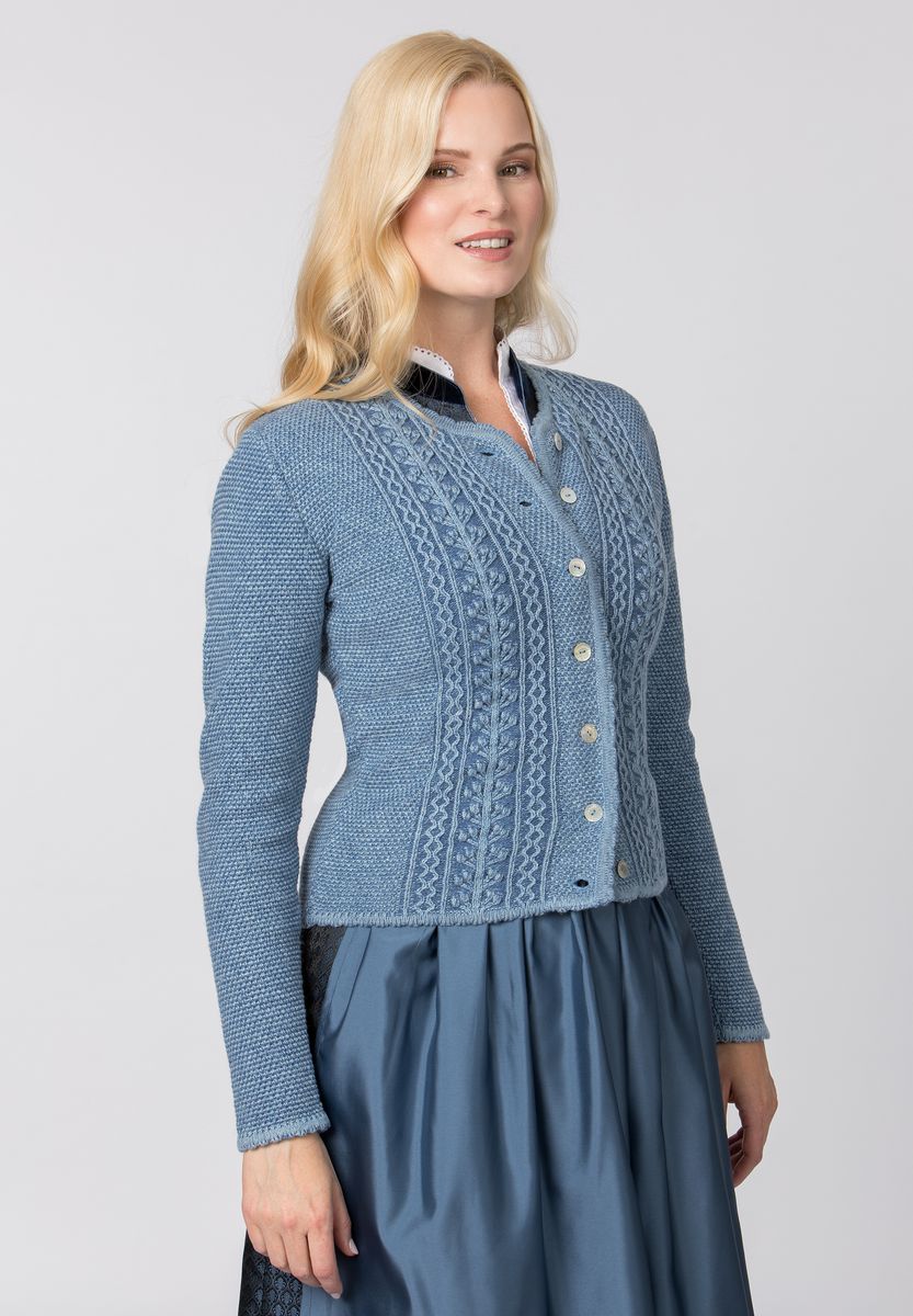 Klassische Strickjacke mit Zopfmuster