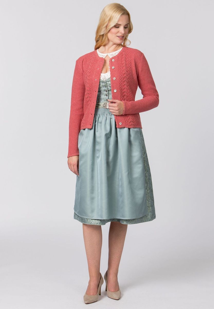 Taillierte Trachtenstrickjacke mit Zopfmuster
