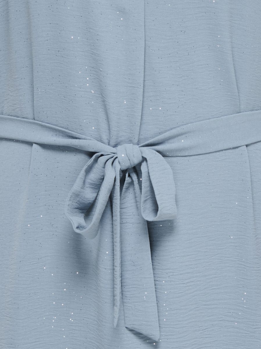 Glitzerndes Blusenkleid mit Gürtel