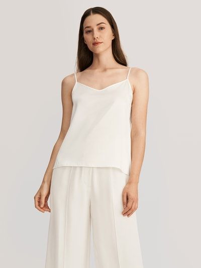 Elegantes Seidentop mit V-Ausschnitt