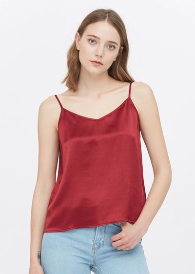 Elegantes Seidentop mit V-Ausschnitt