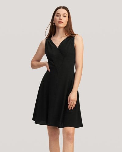 Elegantes Seidenkleid mit V-Ausschnitt