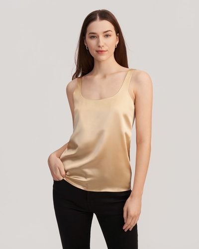 Elegantes Seidentop mit U-Ausschnitt