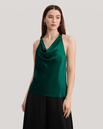 Elegantes Seidentop mit Wasserfallausschnitt