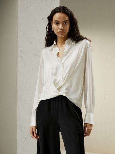 Elegante Seidenbluse mit Knotendetail