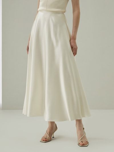 Eleganter fließender Satin-Maxirock