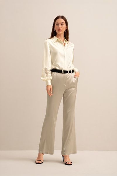 Elegante Bluse mit Spitzenärmeln