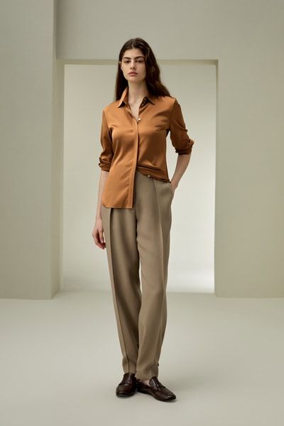 Taillierte Bluse aus Stretch-Seidensatin
