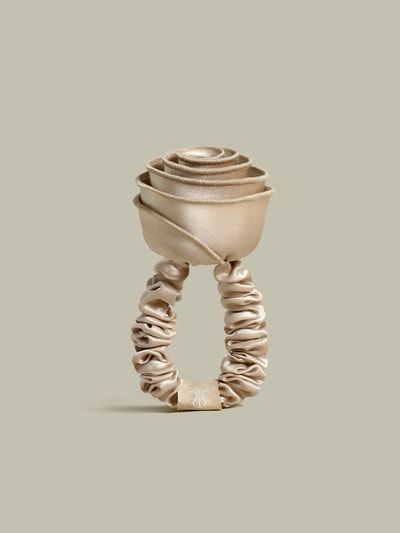 Eleganter Seiden-Haarschmuck mit Rosette