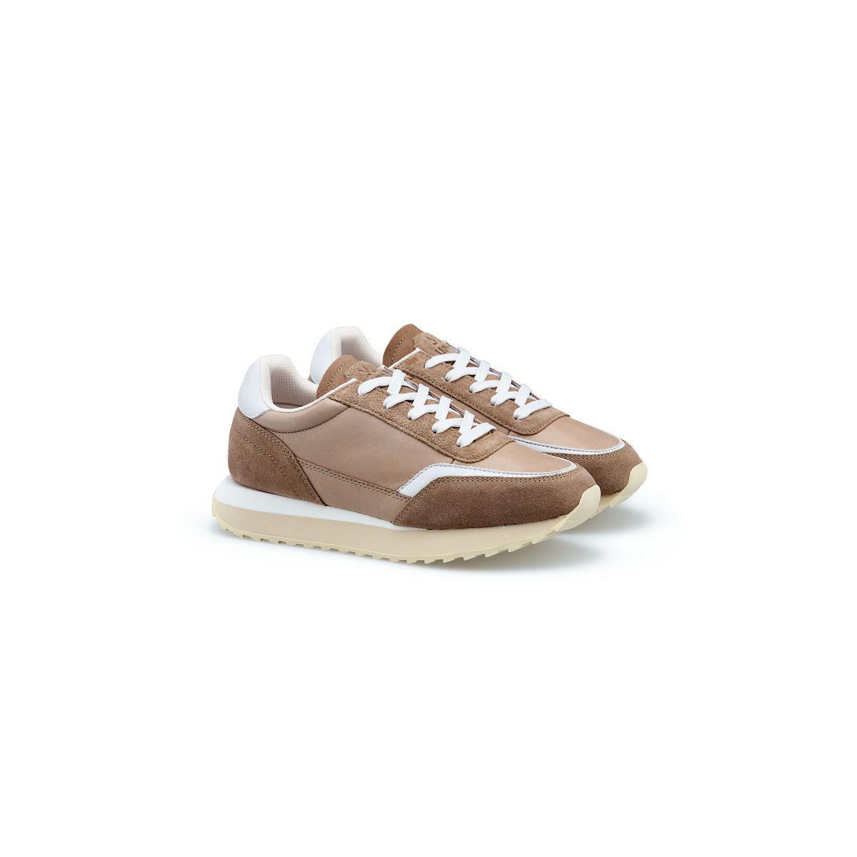 Retro-Sneaker aus Materialmix
