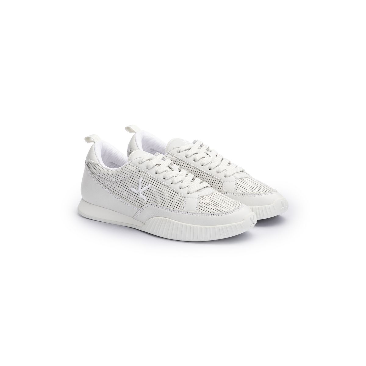 Zeitgenössische Sneaker aus gelochtem Leder