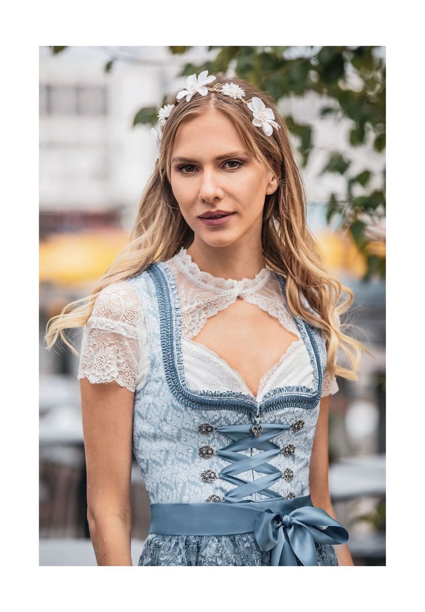 Spitzen-Dirndlbluse mit Schlüsselloch-Ausschnitt