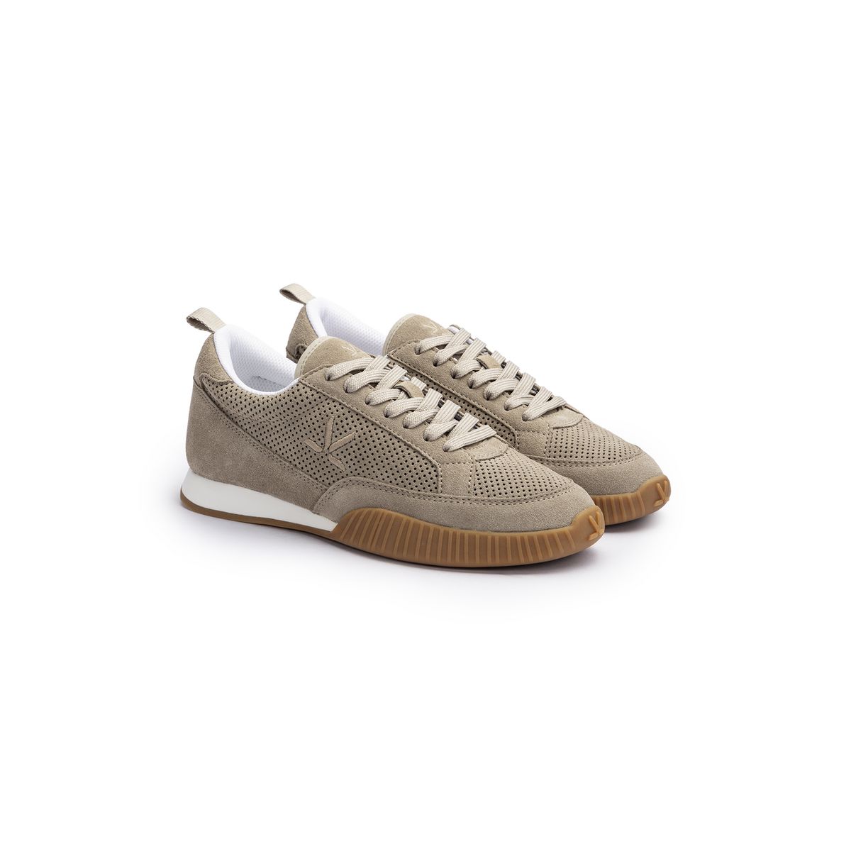 Niedrige Sneaker aus perforiertem Rauleder
