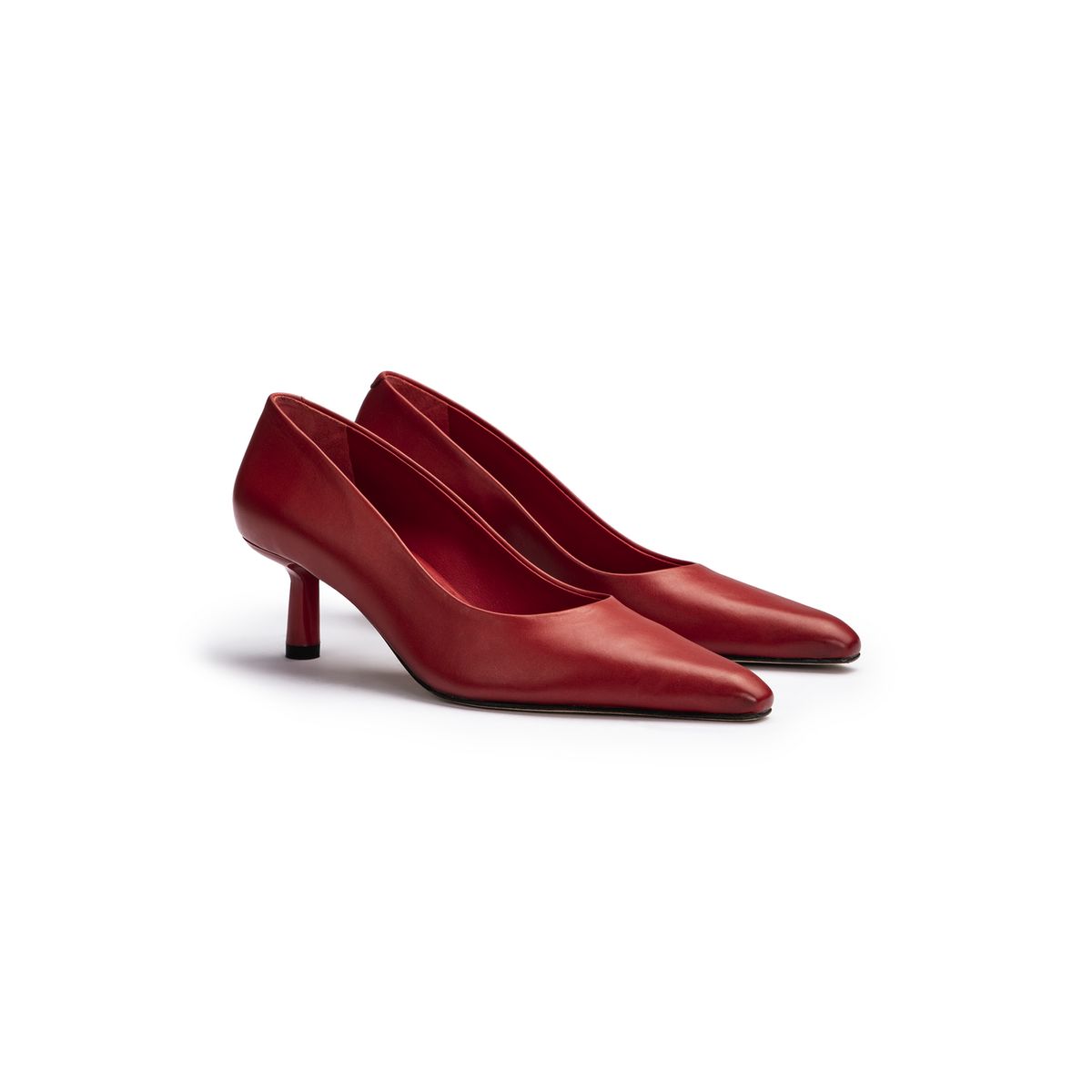 Spitze Lederpumps mit Kitten-Heel