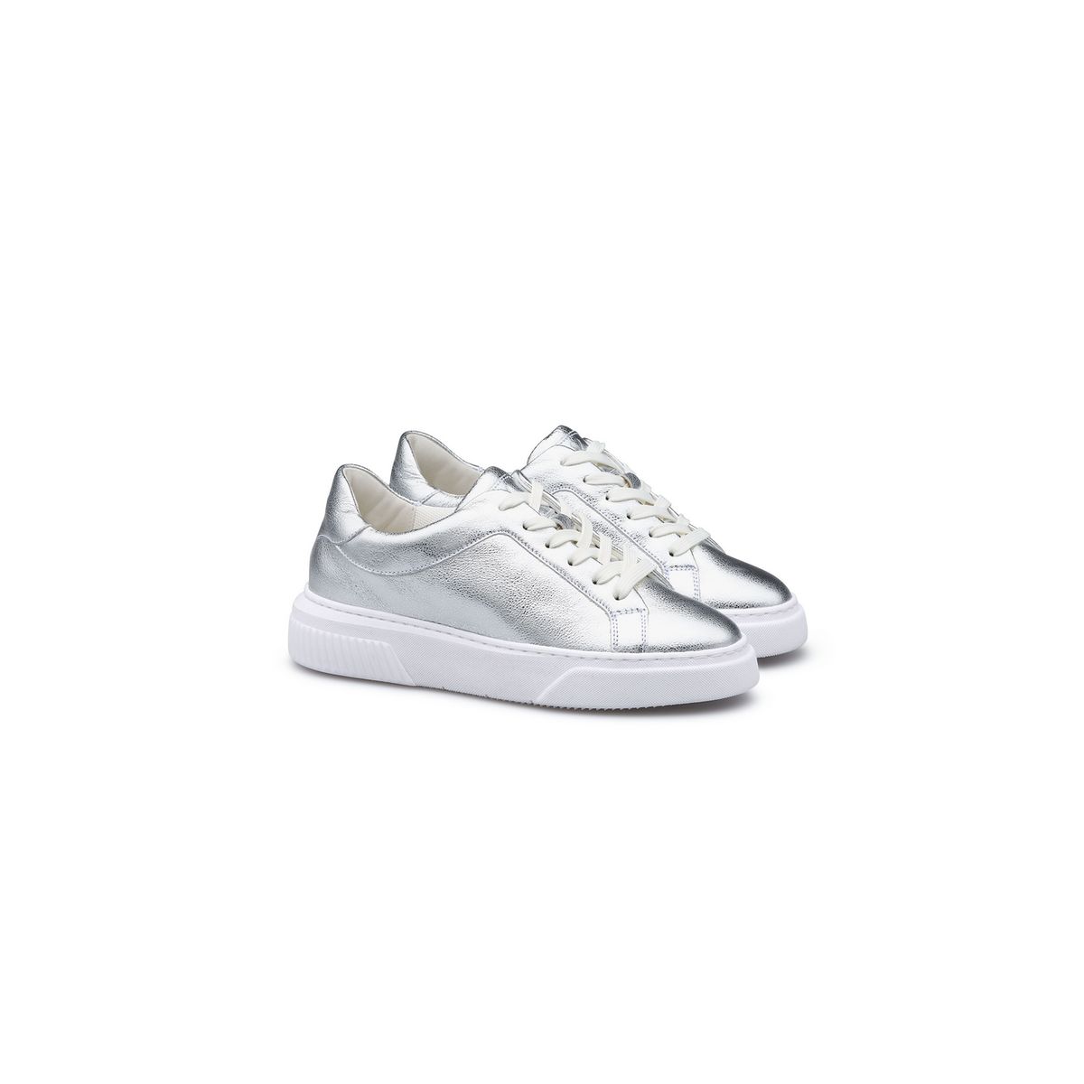 Elegante Metallic Low-Top Sneaker