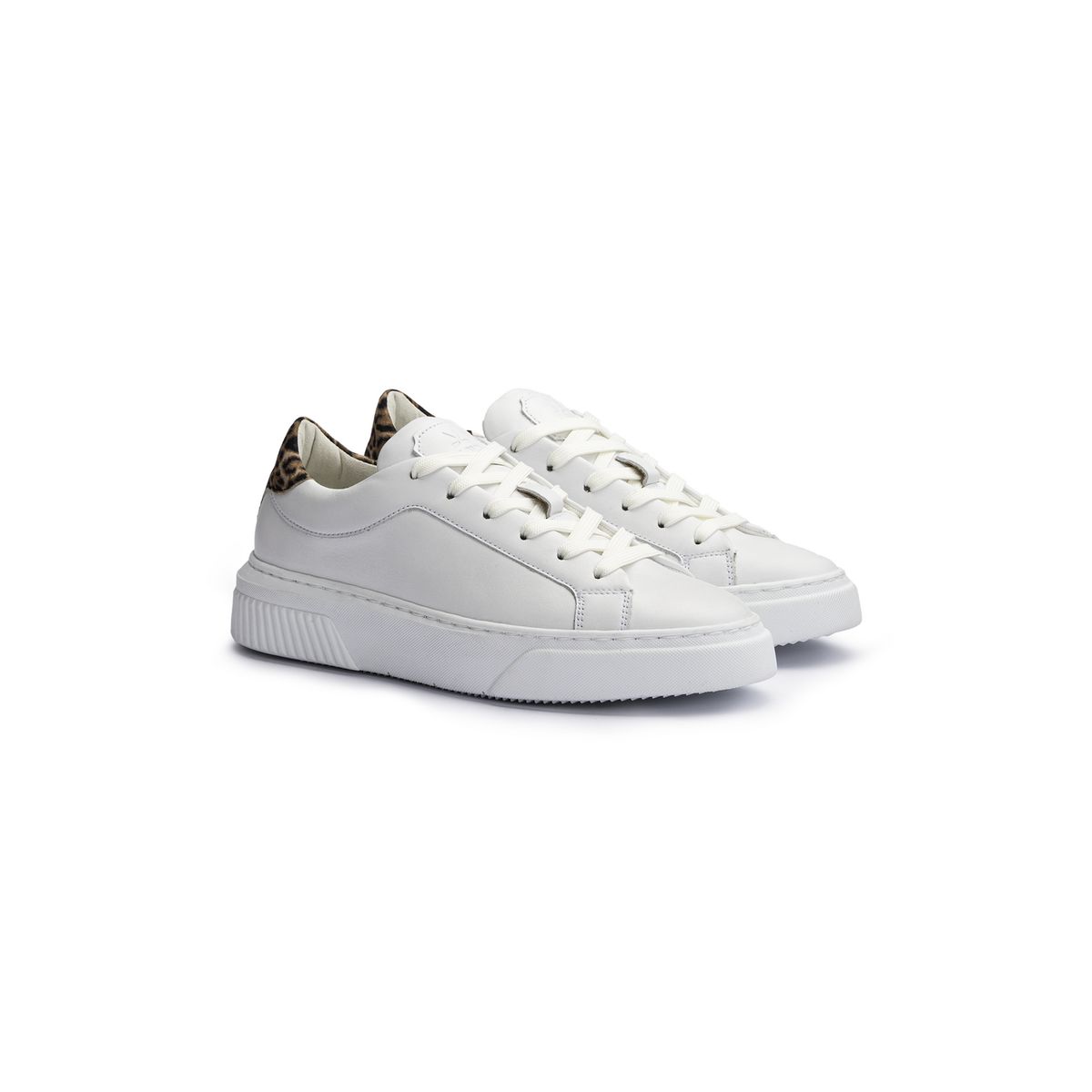 Low-Top Ledersneaker mit Leoparden-Detail