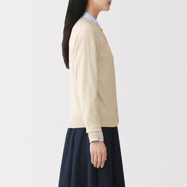 Rundhals-Strickjacke aus High-Twist Baumwolle