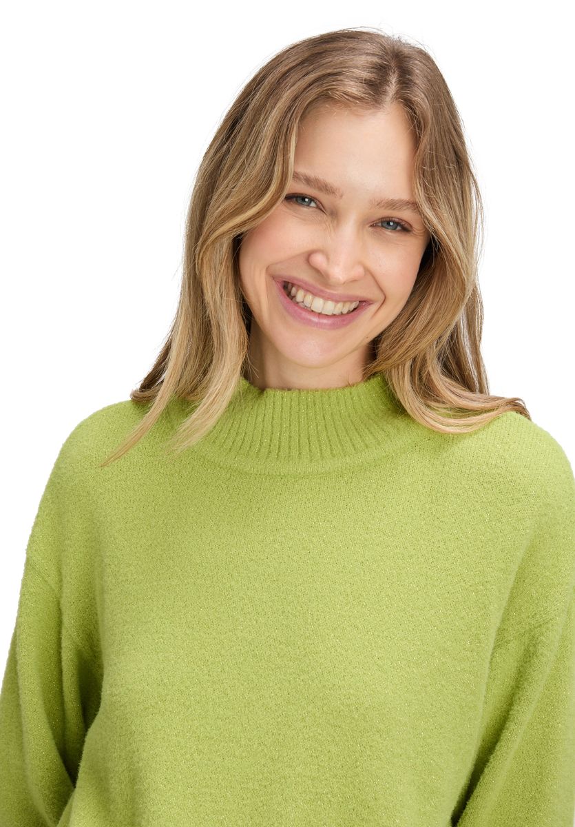 Lockerer Strickpullover mit Stehkragen