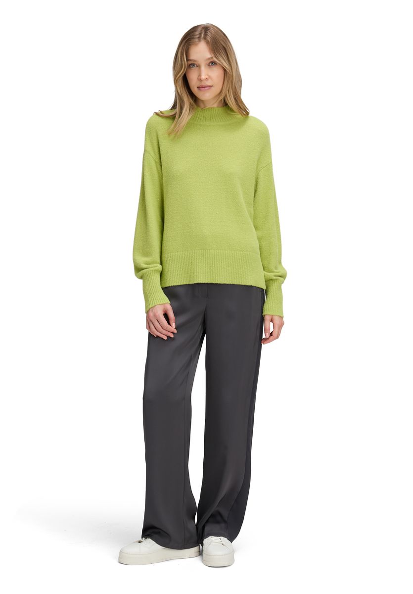 Lockerer Strickpullover mit Stehkragen