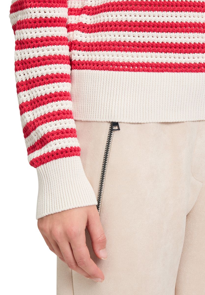 Gestreifter Strickpullover mit Struktur