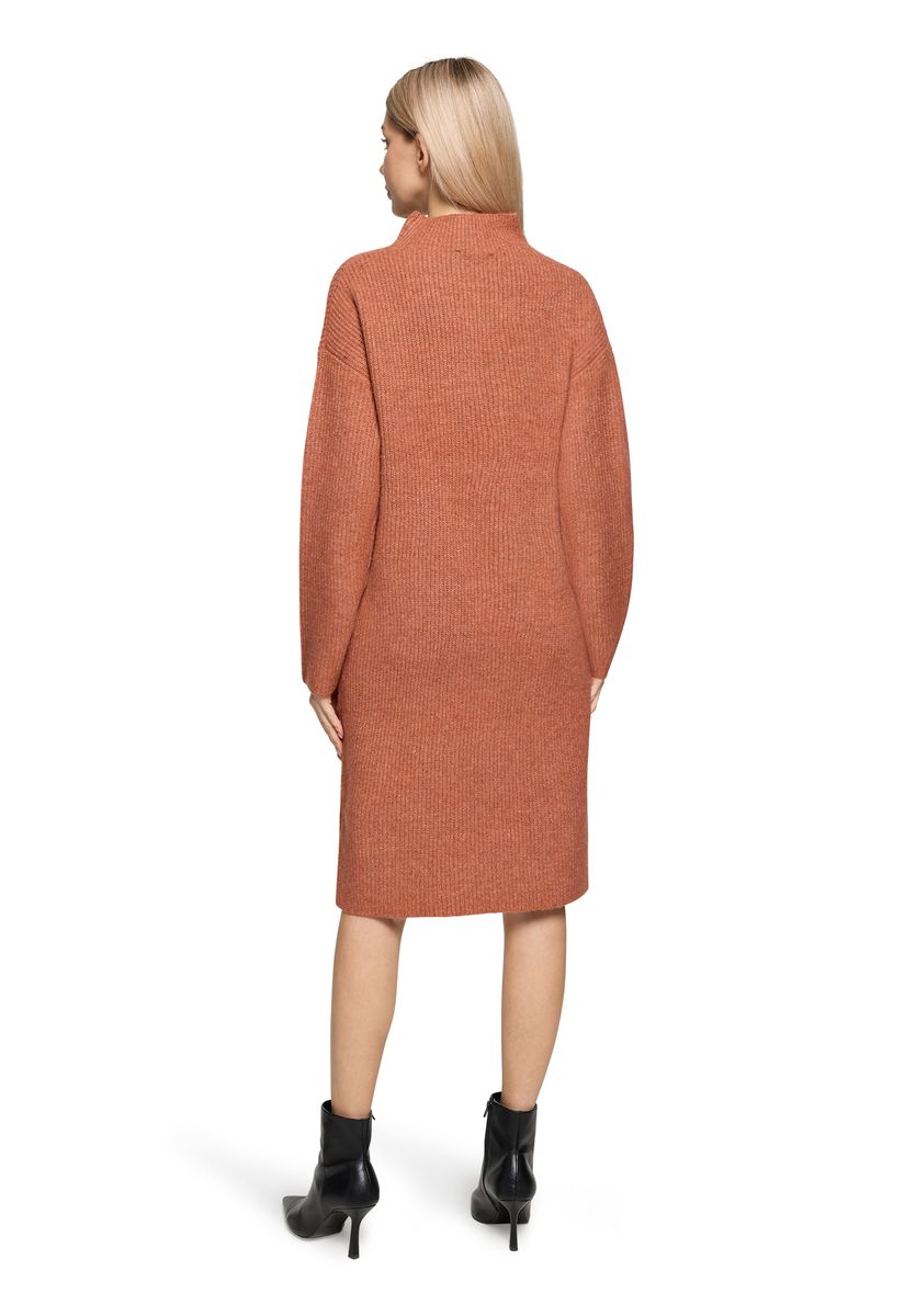 Rippstrick-Midikleid mit Stehkragen