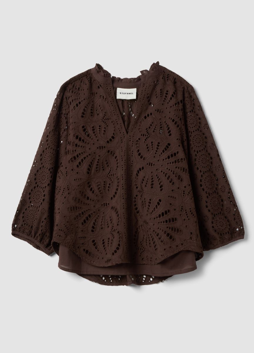 Bluse mit aufwendiger Lochstickerei