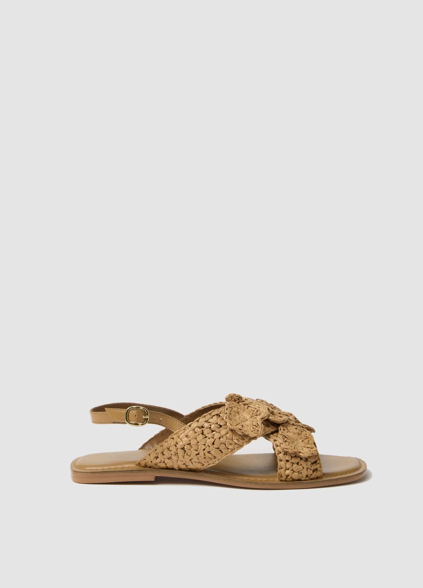 Geflochtene Bast-Sandalen mit Blumen