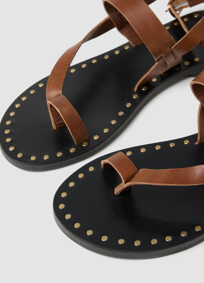 Leder-Sandalen mit Zehenschlaufe und Nieten