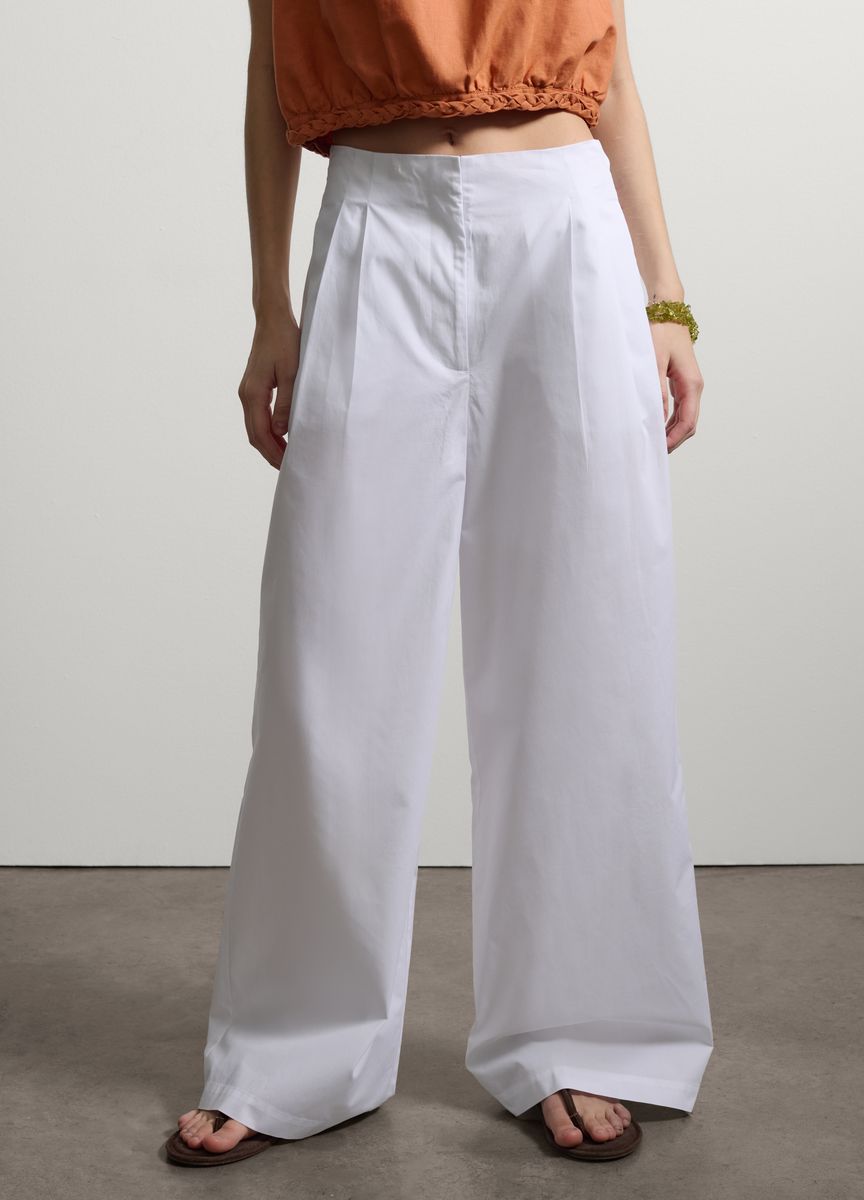 Weiße Weite Hose mit Bundfalten