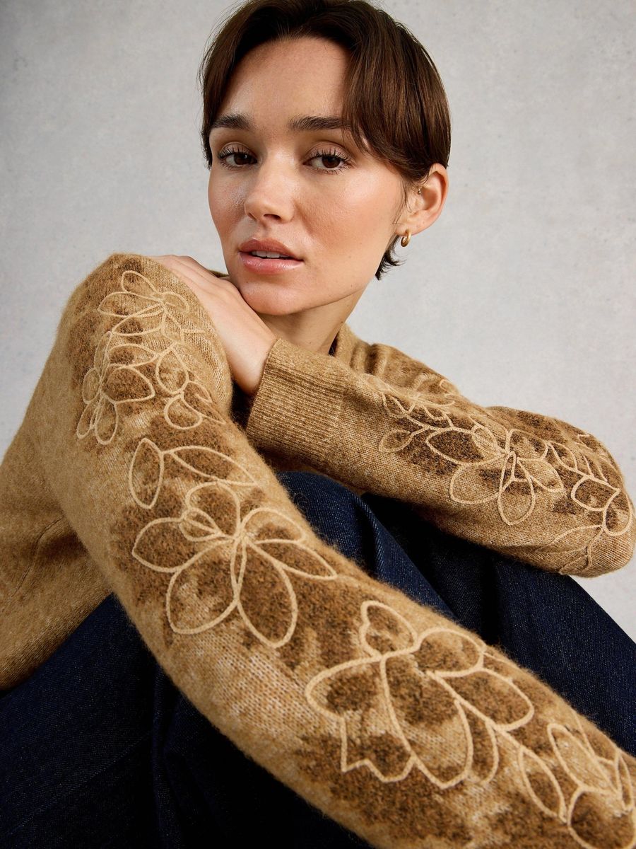 Bestickter Feinstrickpullover mit Blumenmotiv