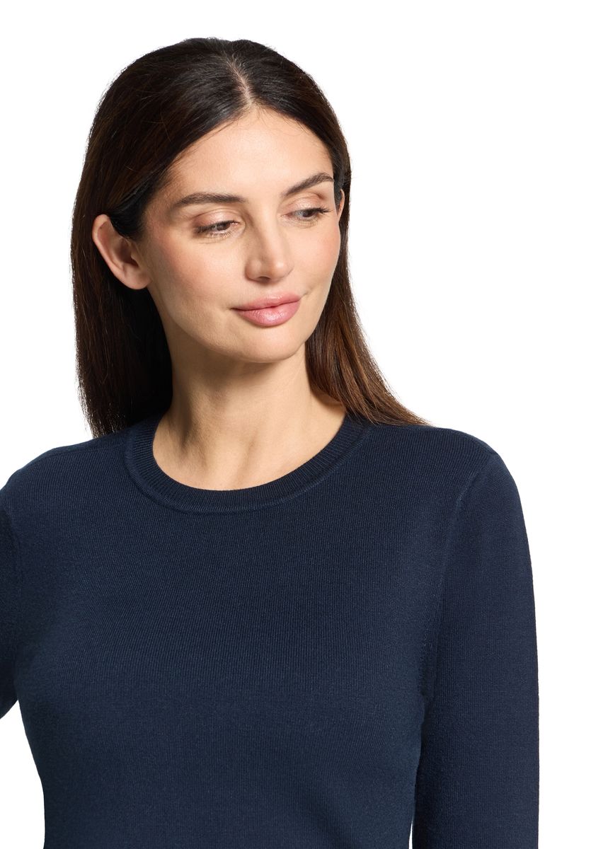 Klassischer Strickpullover mit Rundhalsausschnitt