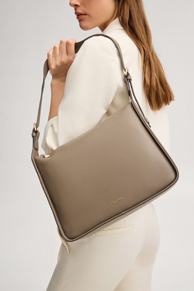 Elegante Schultertasche aus genarbtem Leder