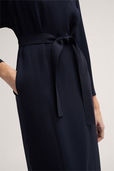 Elegantes Crepe-Maxikleid mit Bindegürtel