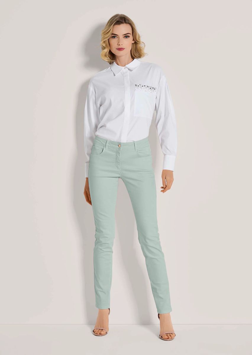 Schmale Jeans mit Strass-Akzenten
