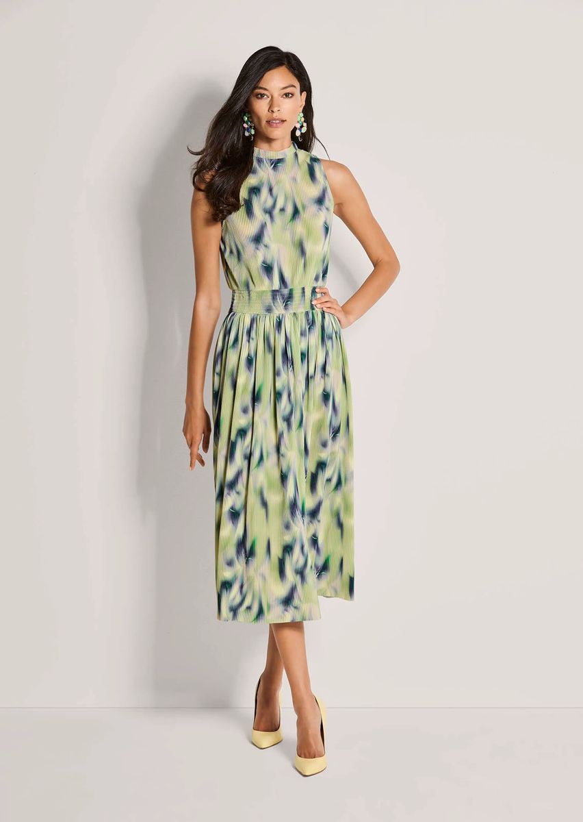 Elegantes Plisseekleid mit Stehkragen