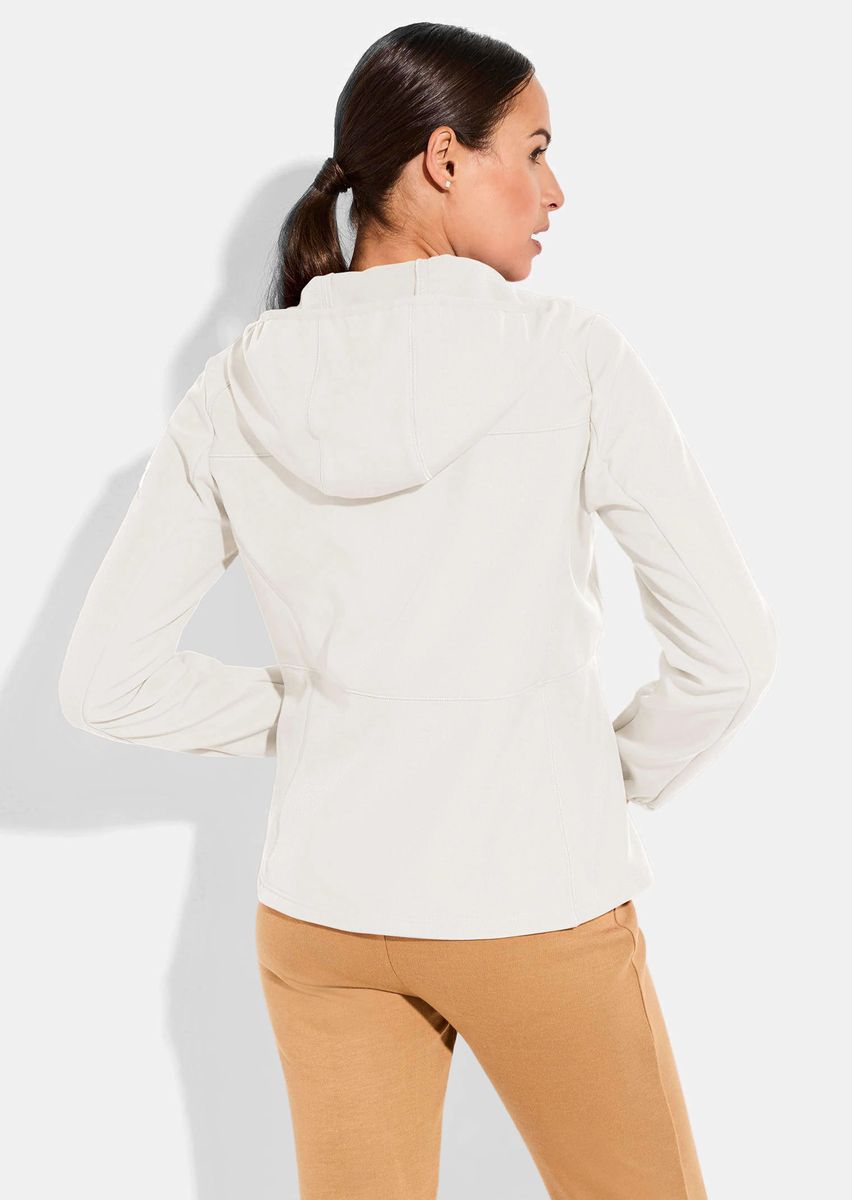 Sportliche Softshelljacke mit Kapuze